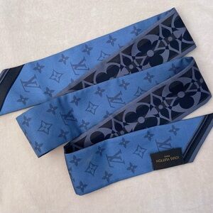 Louis Vuitton Blue and Black Monogram Scarf